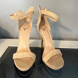 Windsor Tan Heels